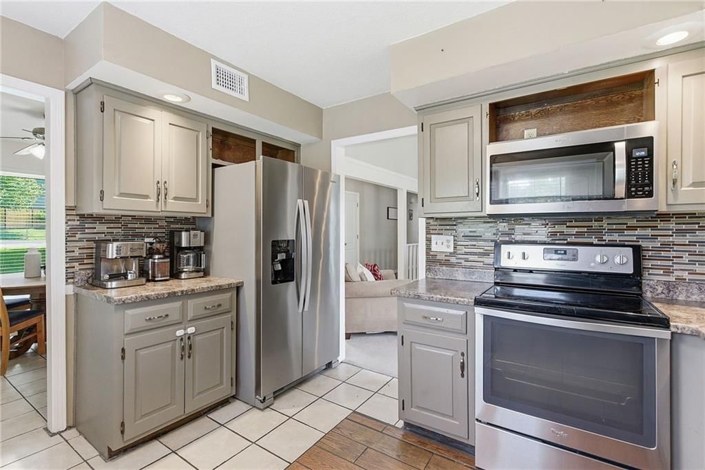 11012 Norton Avenue — photo 14