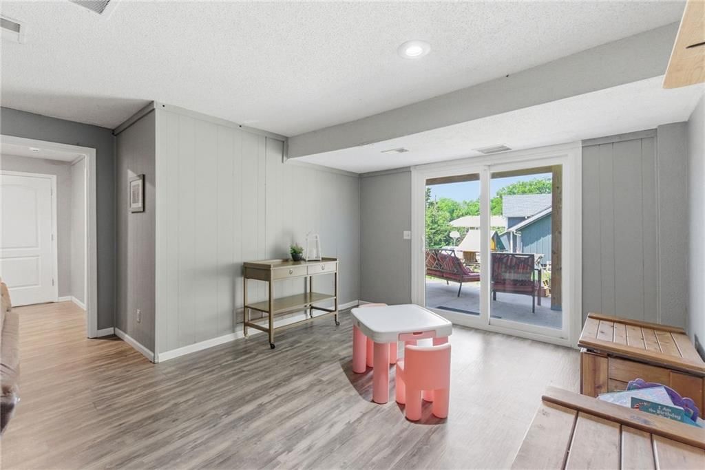 11012 Norton Avenue — photo 32