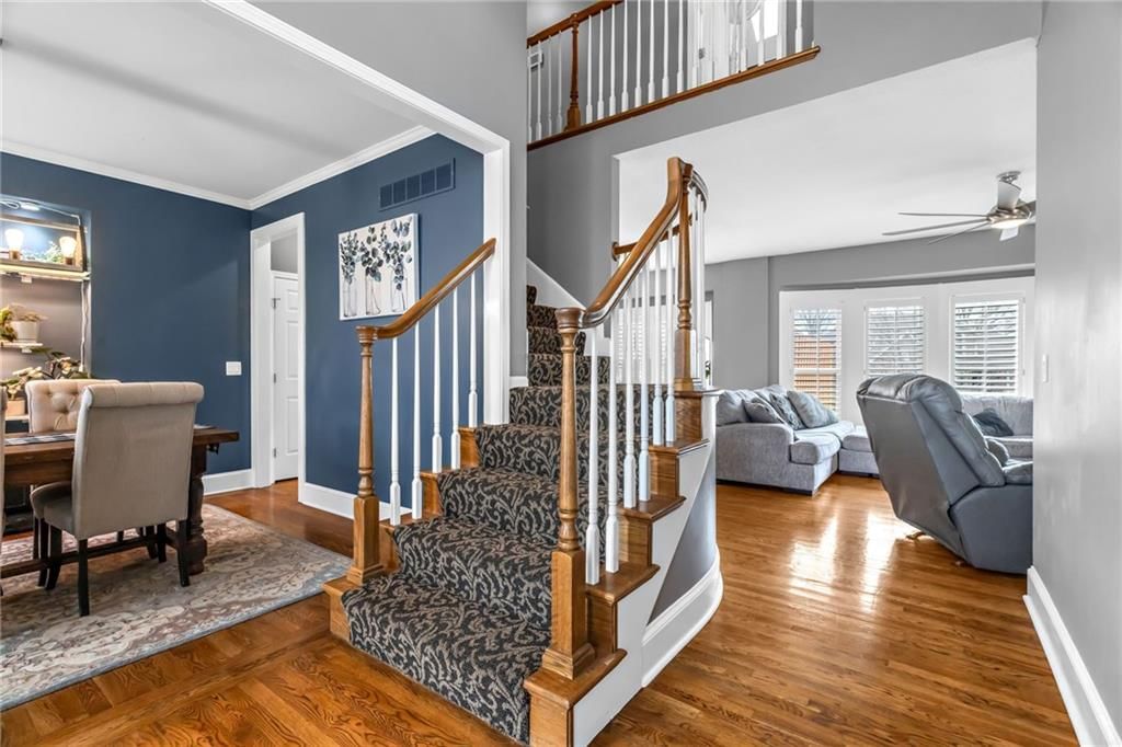 1327 Huntington Drive — photo 3