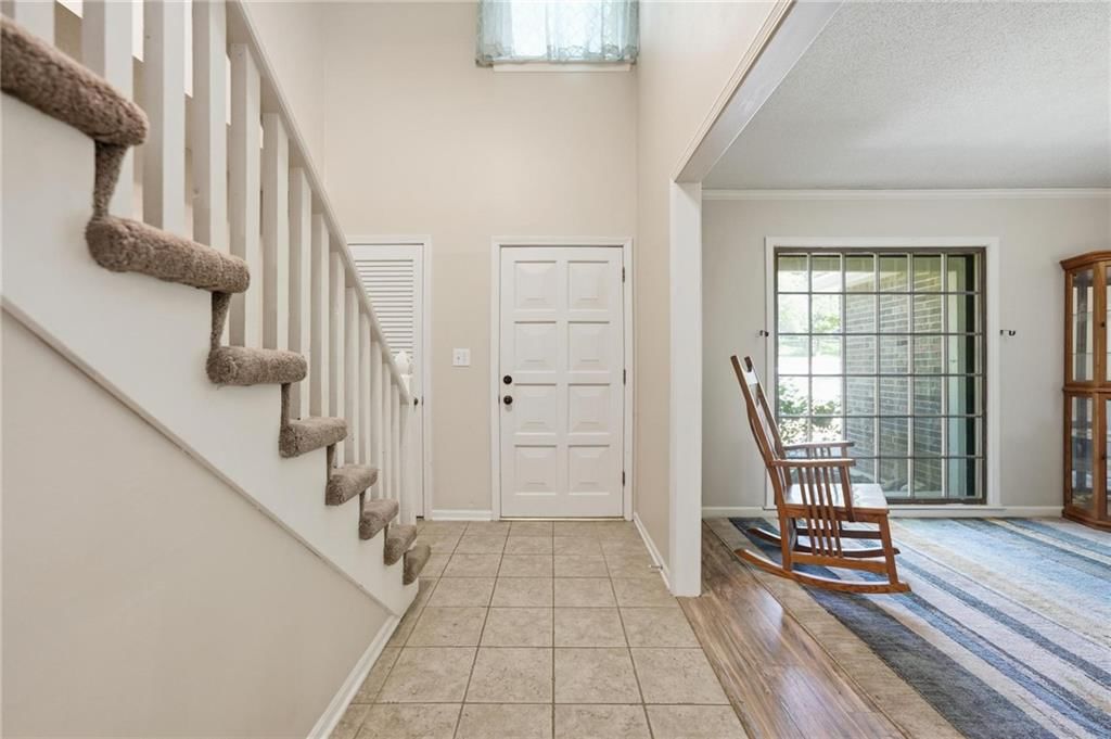 6925 Caenen Avenue — photo 2