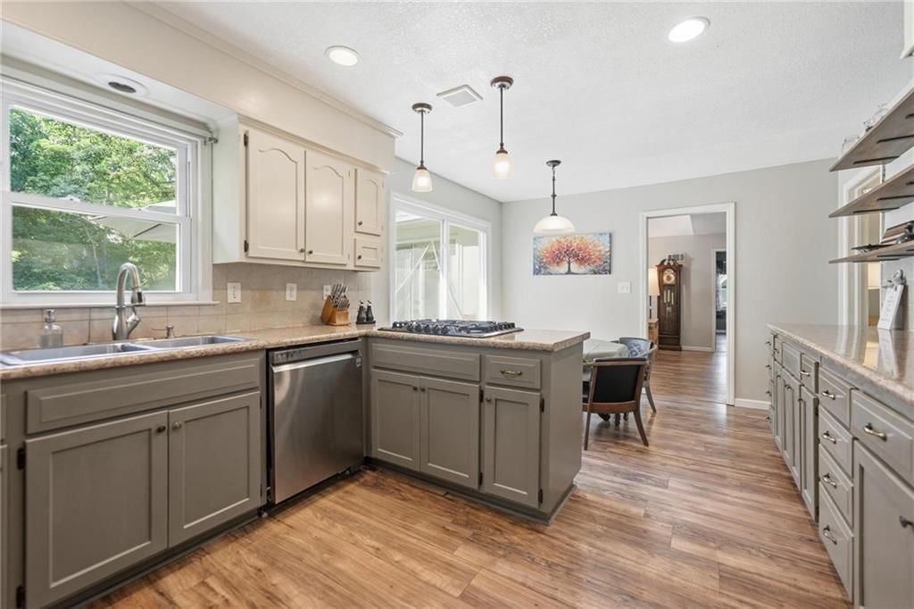 6925 Caenen Avenue — photo 8