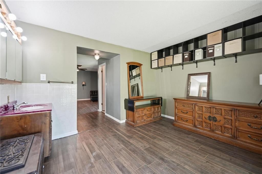 6925 Caenen Avenue — photo 20