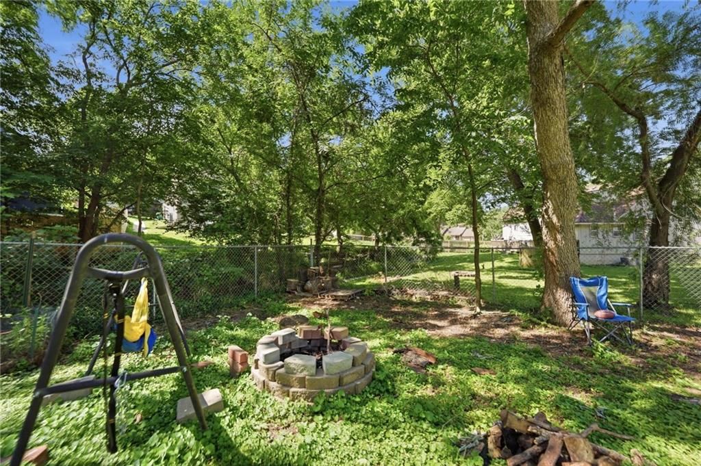 6925 Caenen Avenue — photo 34
