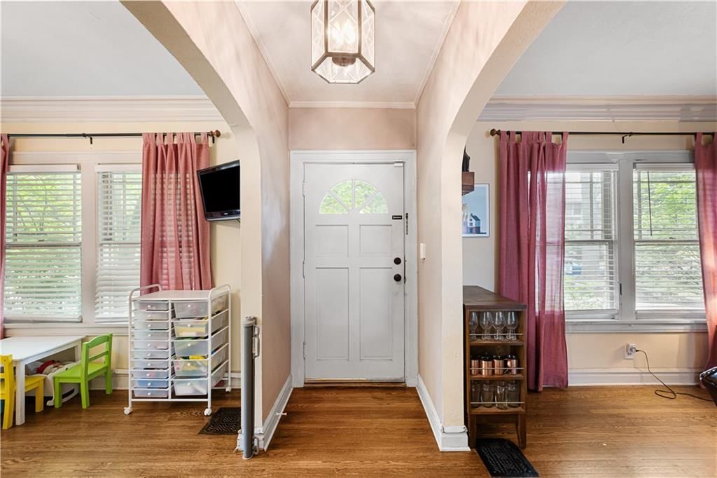 5836 Oak Street — photo 10