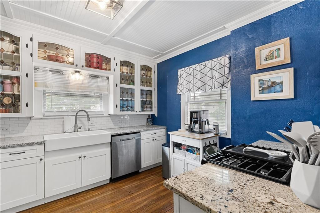 5836 Oak Street — photo 24