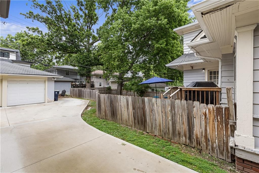 5836 Oak Street — photo 57