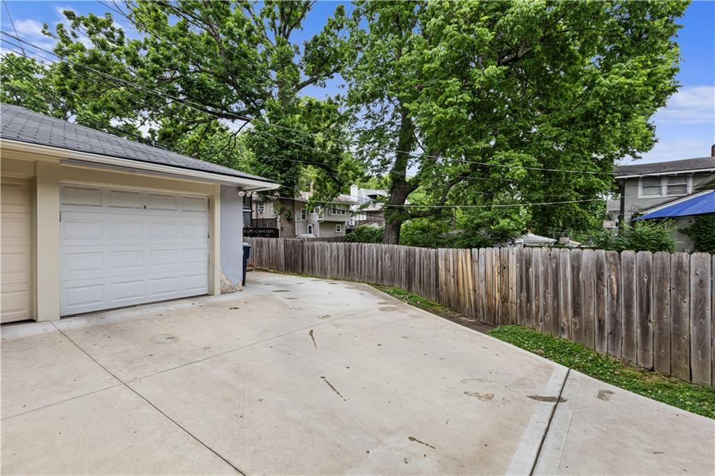 5836 Oak Street — photo 59