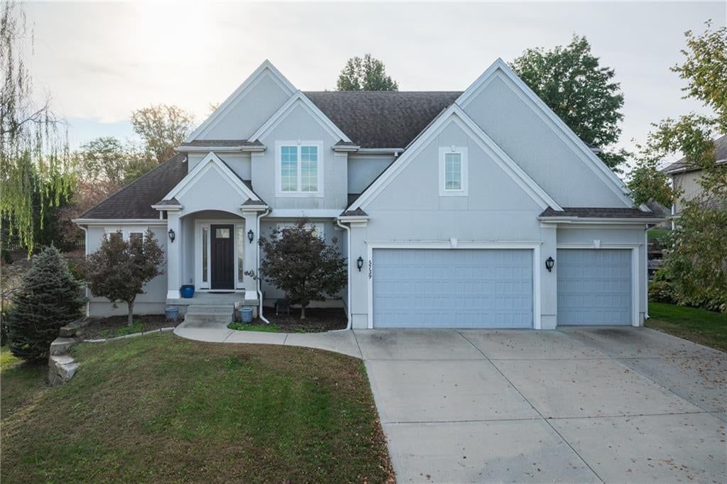 5739 NE Timber Hills Drive, Lee's Summit, MO