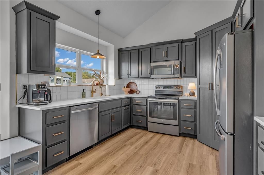 33046 W 88th Terrace — photo 8