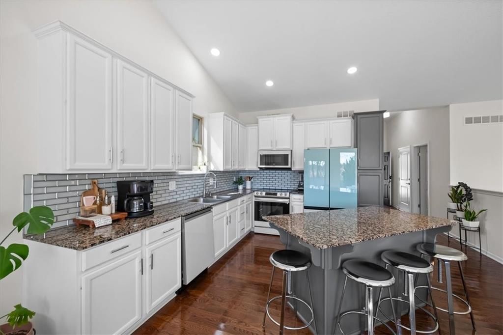 9047 Meadow View Drive — photo 6