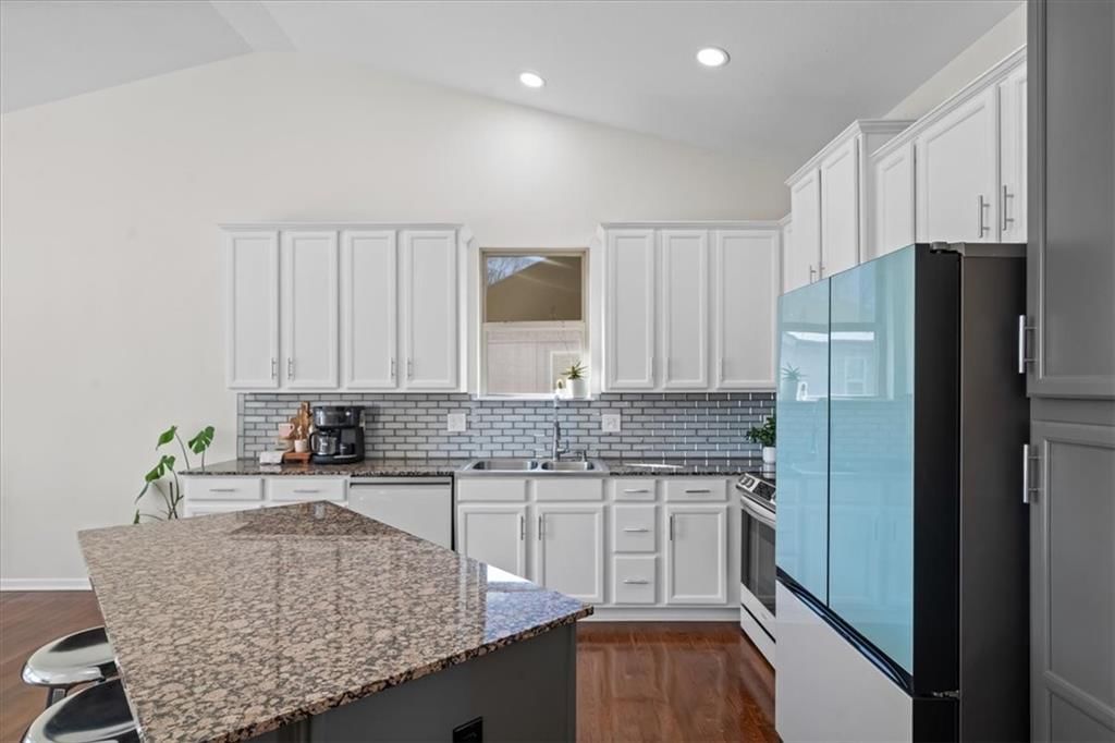 9047 Meadow View Drive — photo 7