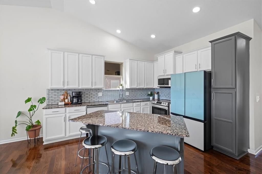 9047 Meadow View Drive — photo 8