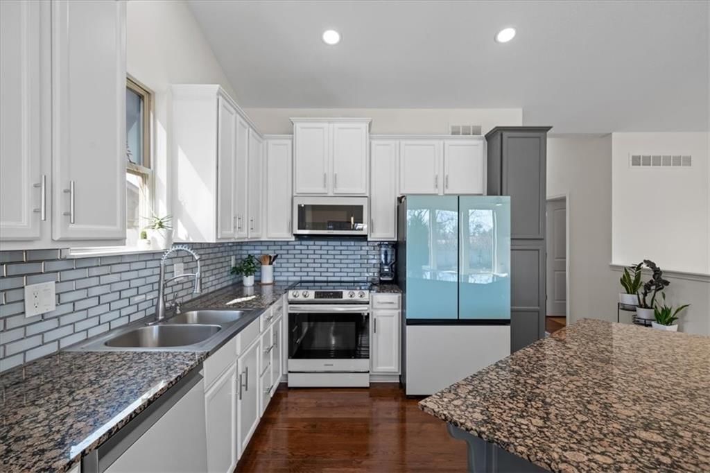 9047 Meadow View Drive — photo 9