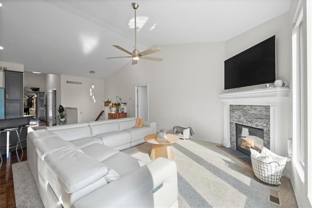 9047 Meadow View Drive — photo 12