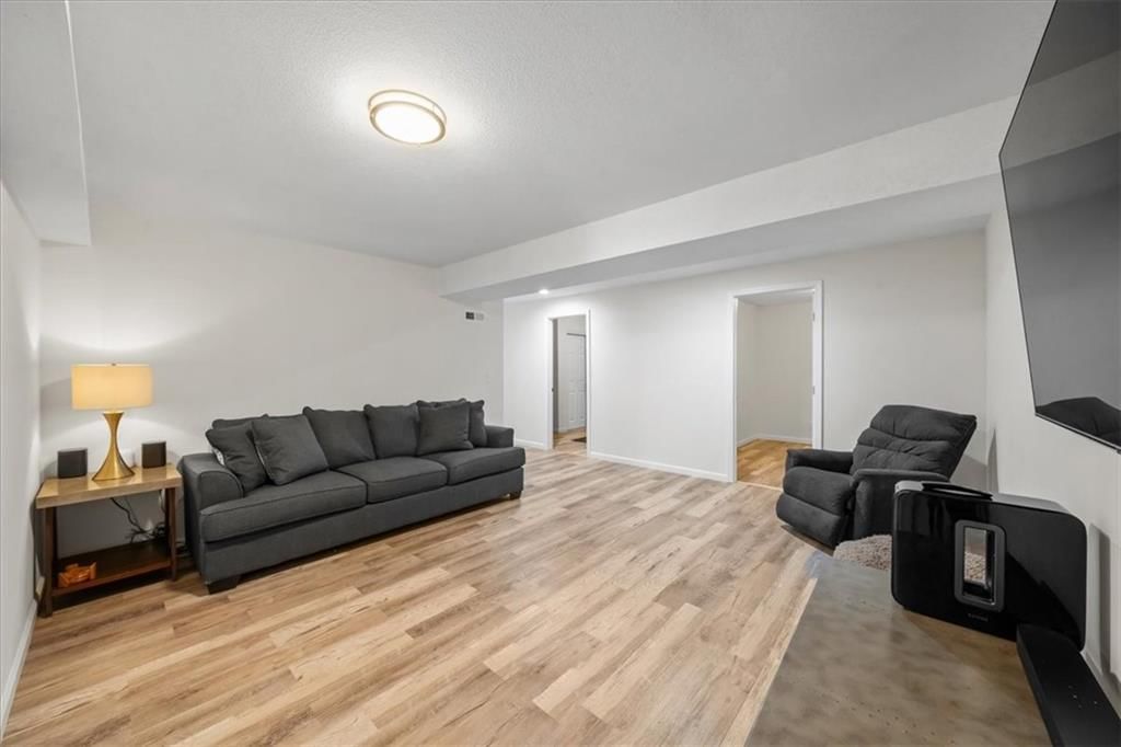 9047 Meadow View Drive — photo 19