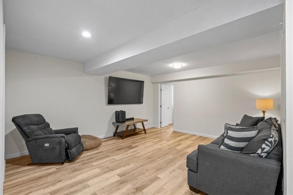 9047 Meadow View Drive — photo 20