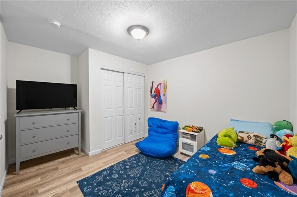 9047 Meadow View Drive — photo 21