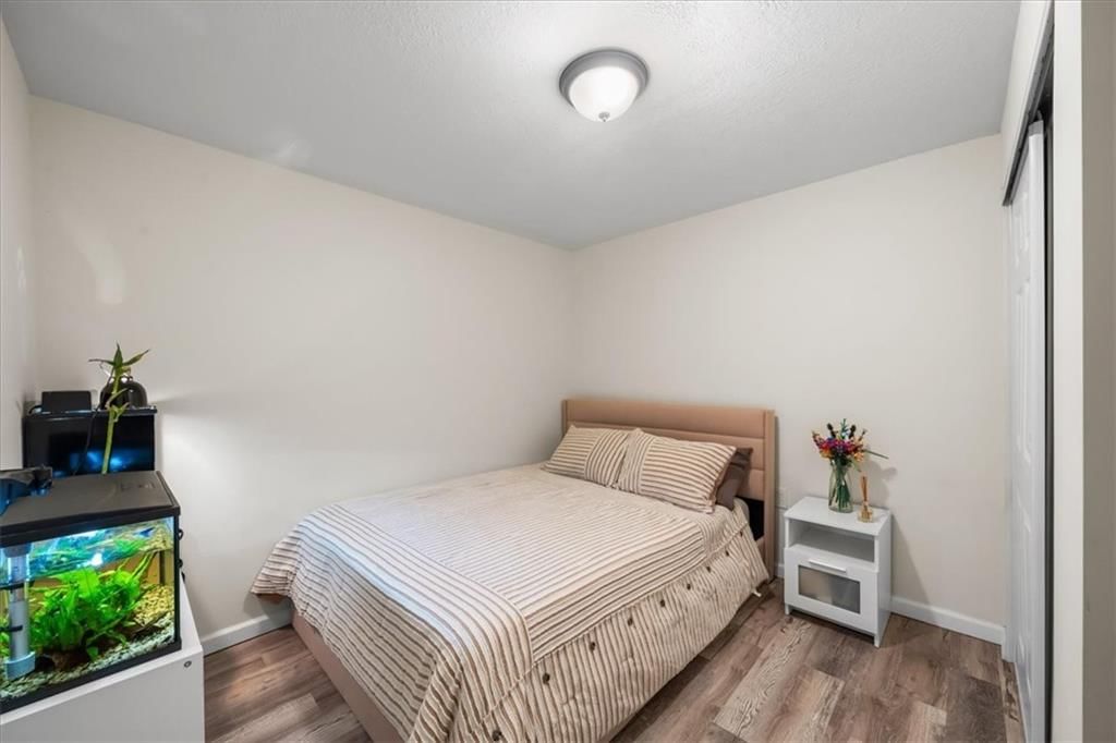 9047 Meadow View Drive — photo 22