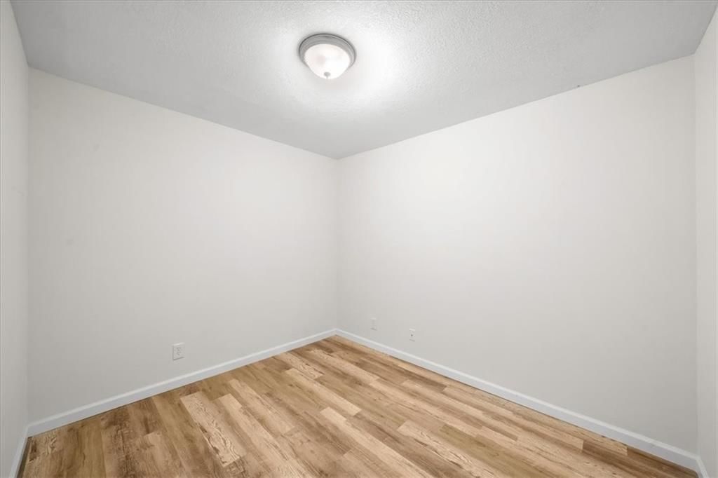 9047 Meadow View Drive — photo 24