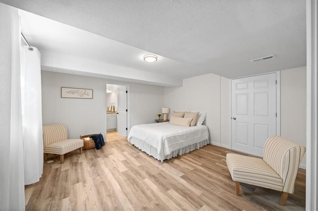 9047 Meadow View Drive — photo 25