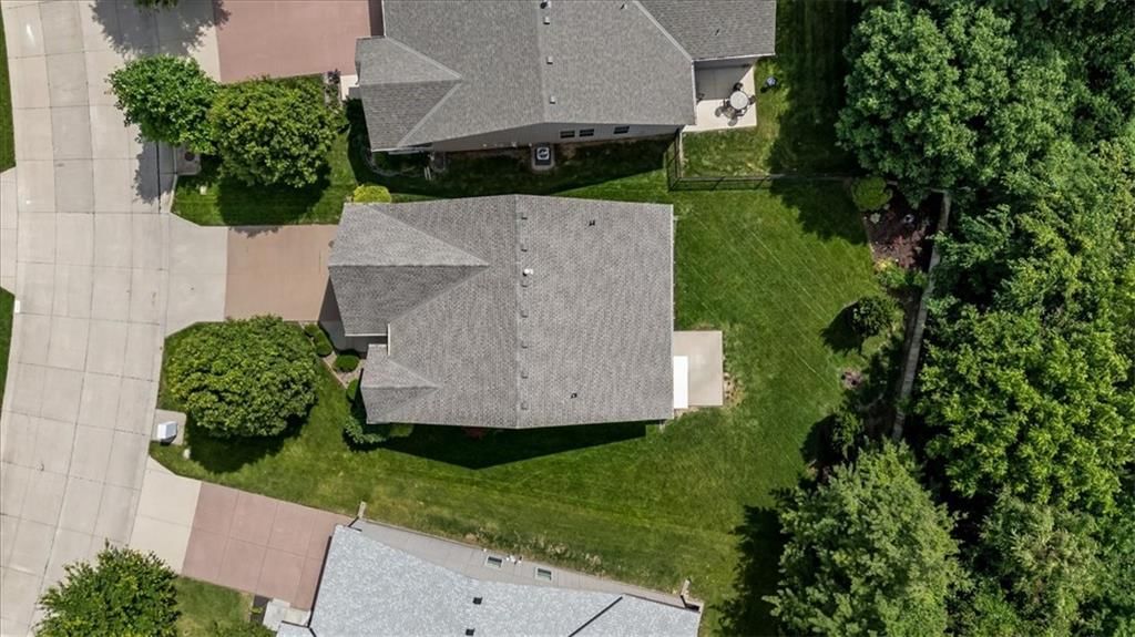 9047 Meadow View Drive — photo 32