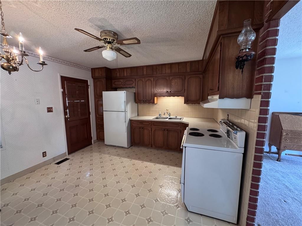1313 N Cedar Crest Drive — photo 7