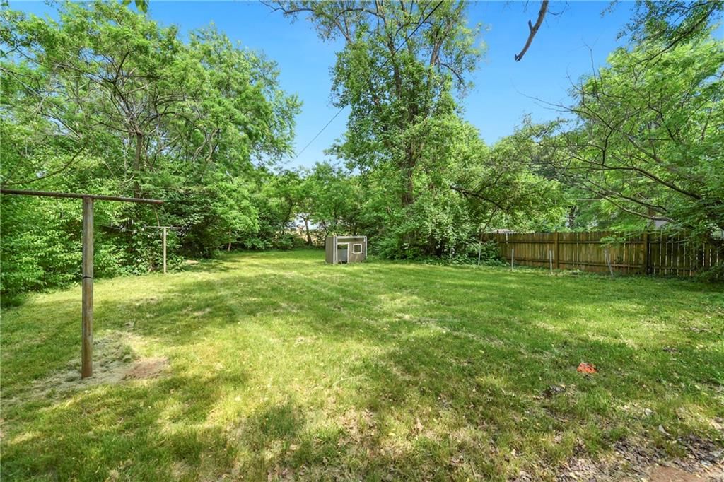 10719 CAMBRIDGE Avenue — photo 2