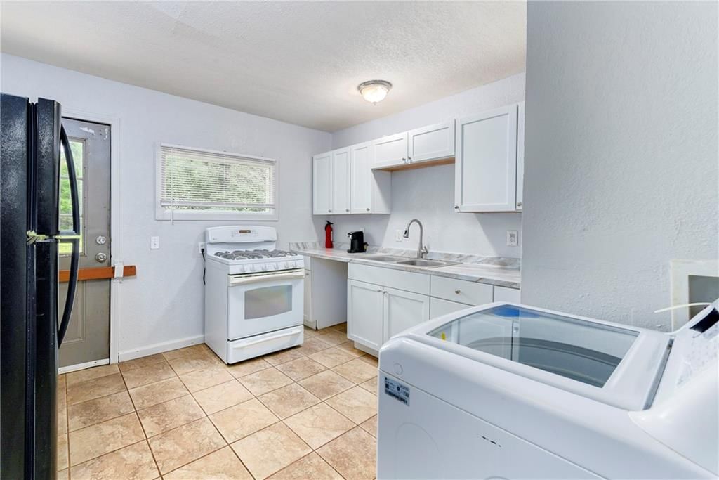 10719 CAMBRIDGE Avenue — photo 3