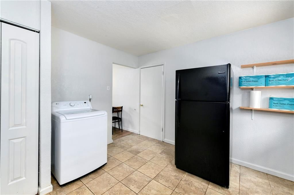 10719 CAMBRIDGE Avenue — photo 7