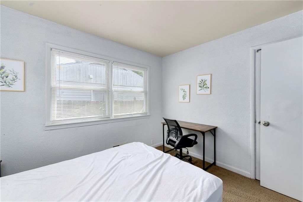 10719 CAMBRIDGE Avenue — photo 9