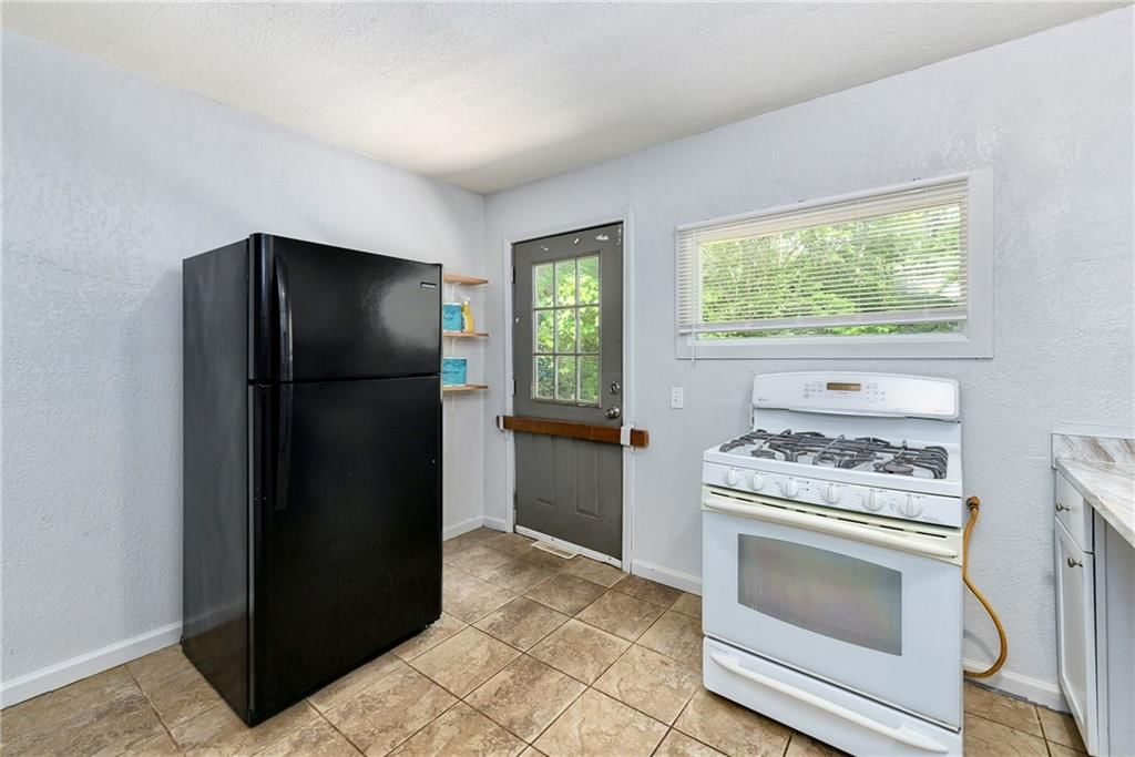 10719 CAMBRIDGE Avenue — photo 11
