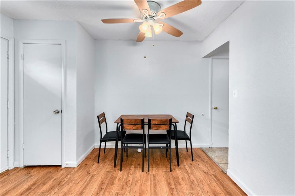 10719 CAMBRIDGE Avenue — photo 12