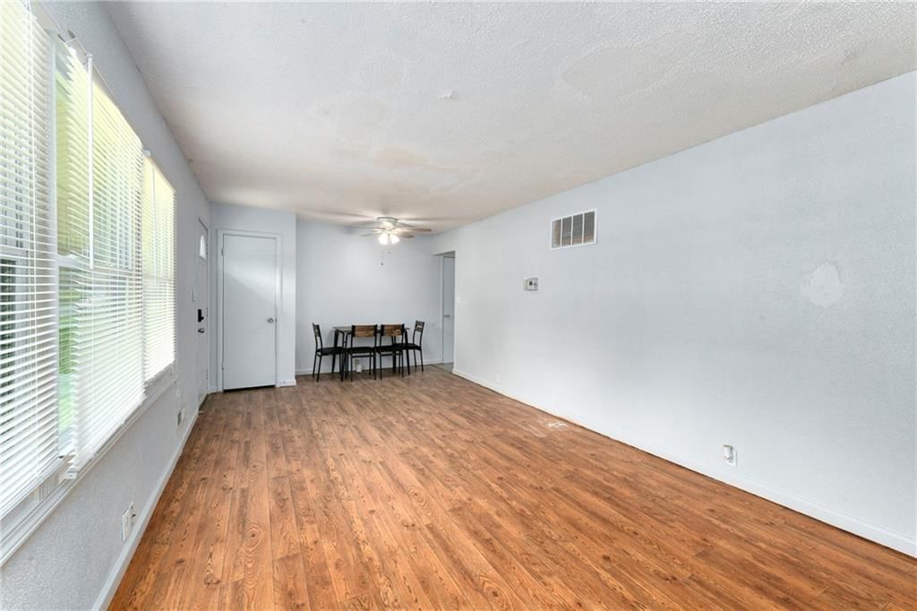 10719 CAMBRIDGE Avenue — photo 13