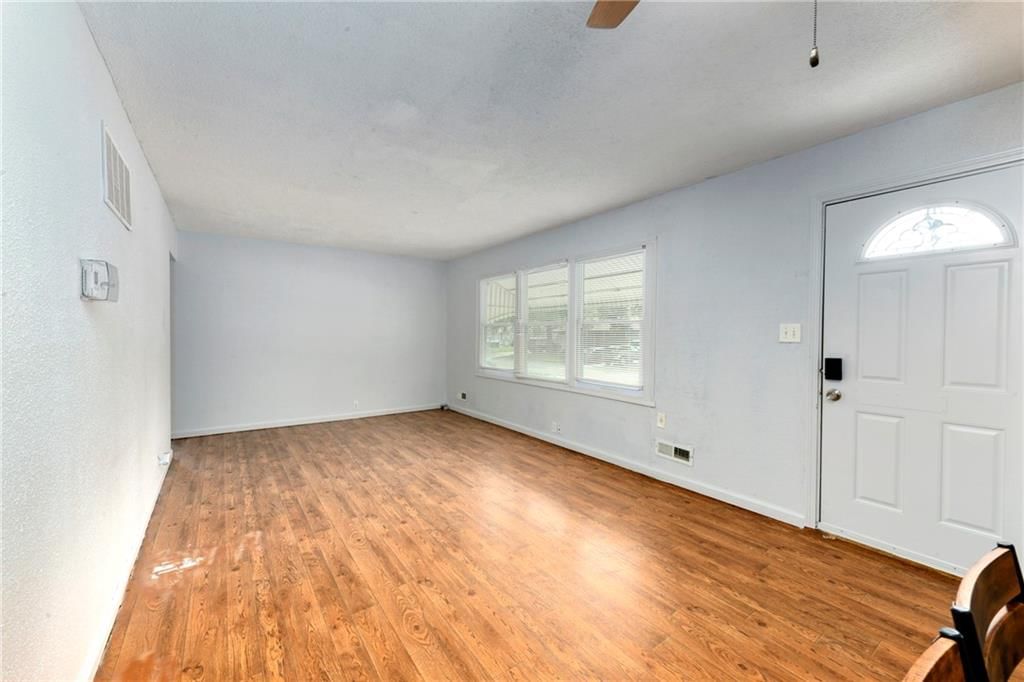 10719 CAMBRIDGE Avenue — photo 15