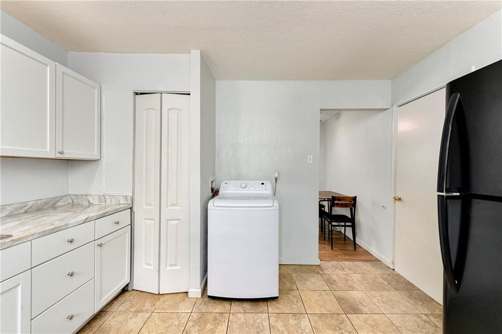 10719 CAMBRIDGE Avenue — photo 16