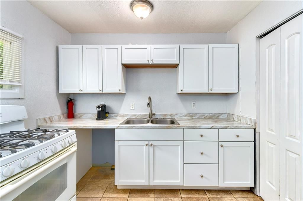 10719 CAMBRIDGE Avenue — photo 17