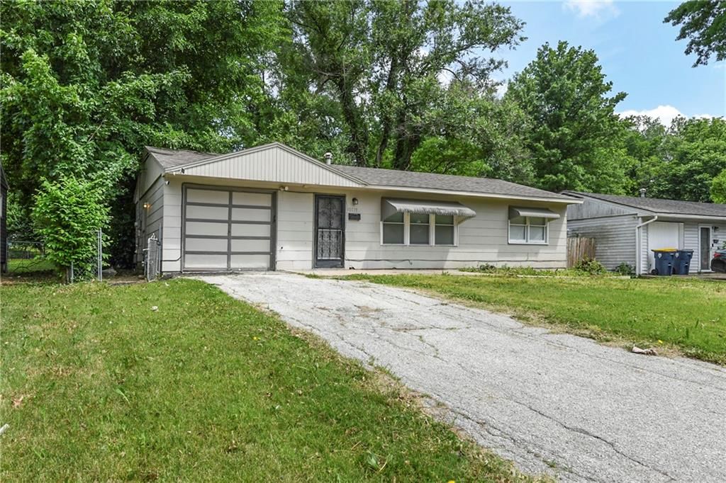 10719 CAMBRIDGE Avenue — photo 18
