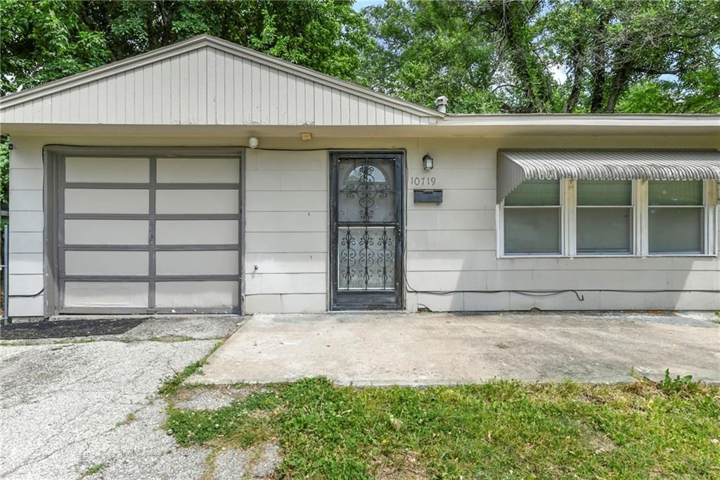 10719 CAMBRIDGE Avenue — photo 20