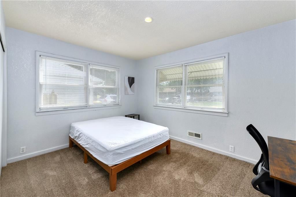 10719 CAMBRIDGE Avenue — photo 22
