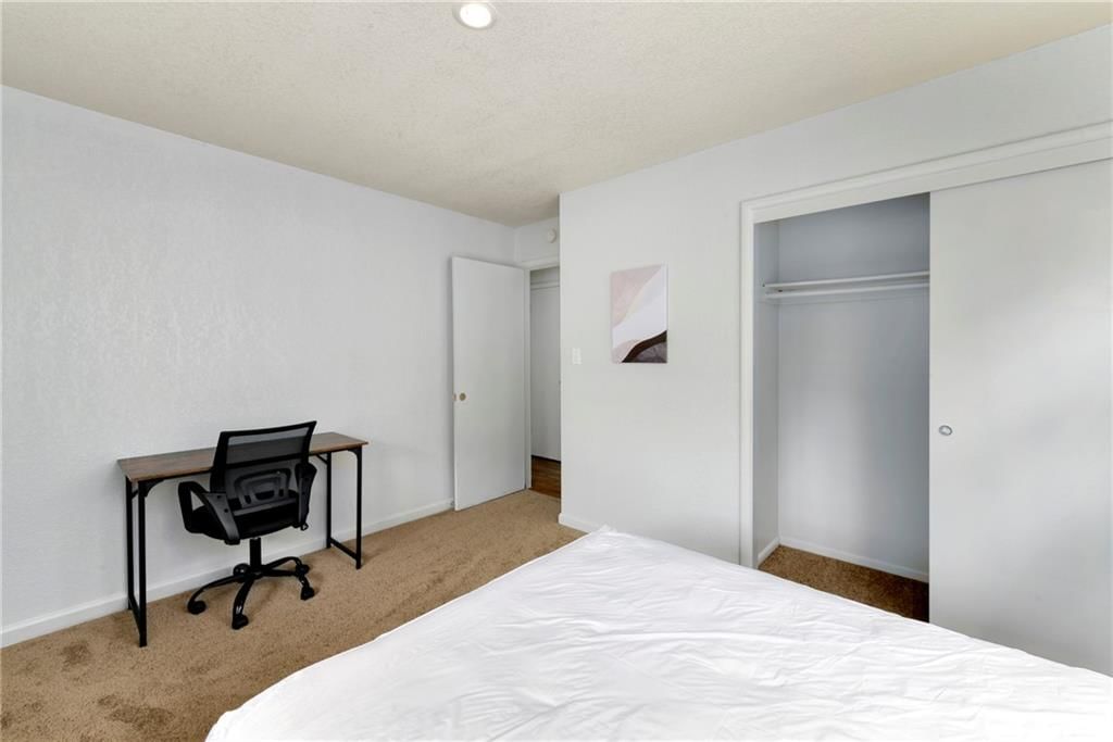 10719 CAMBRIDGE Avenue — photo 24