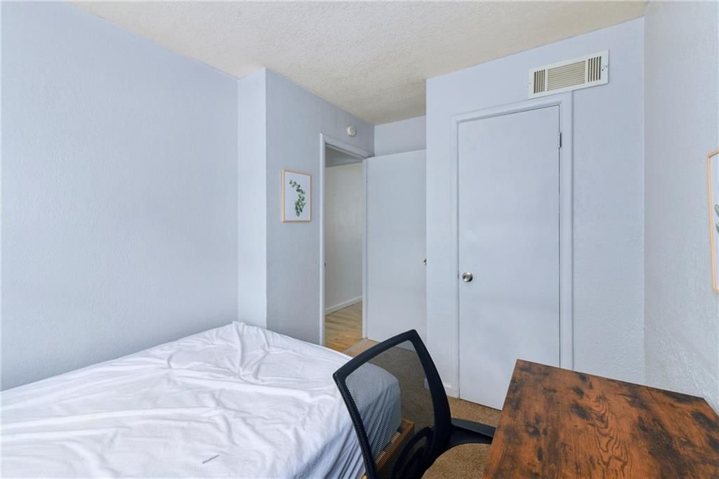 10719 CAMBRIDGE Avenue — photo 28