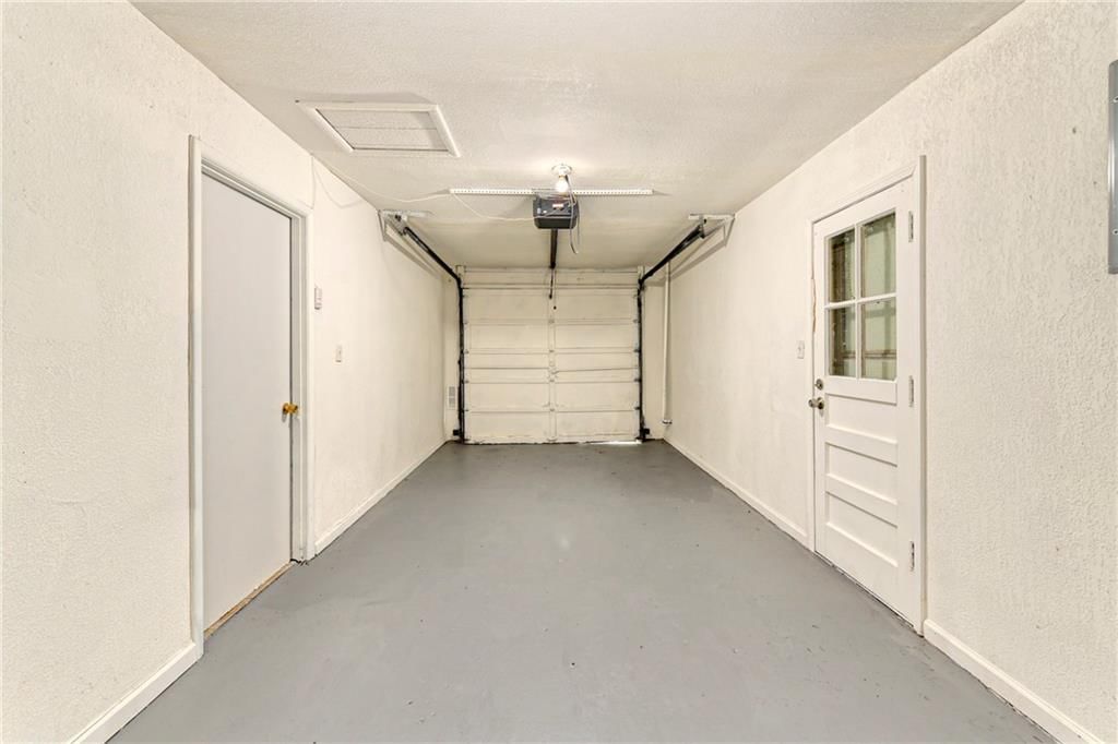 10719 CAMBRIDGE Avenue — photo 29