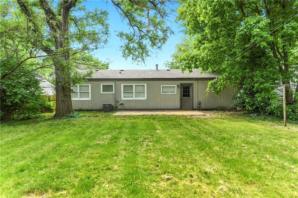 10719 CAMBRIDGE Avenue — photo 31