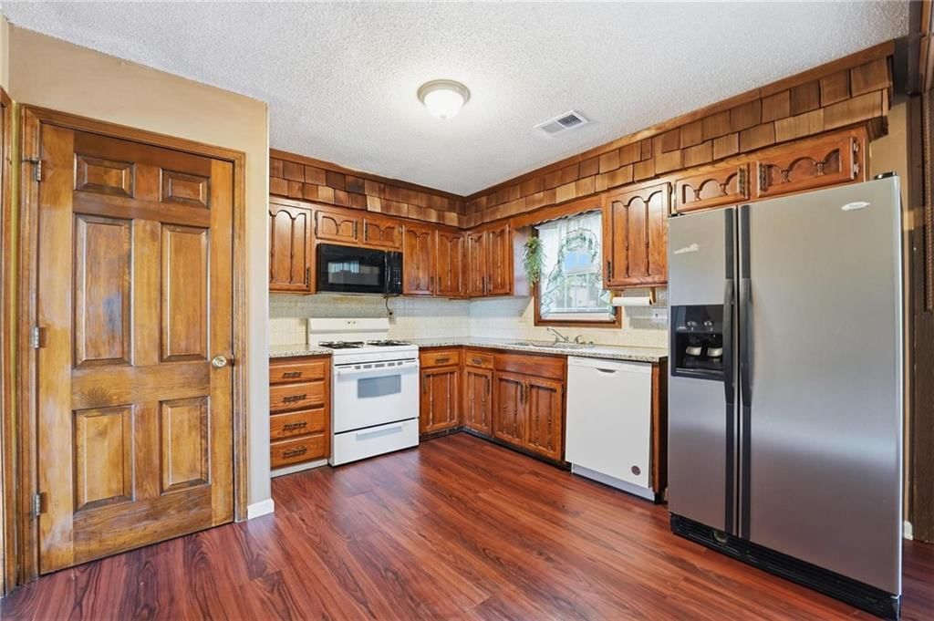 7816 Orville Avenue — photo 13