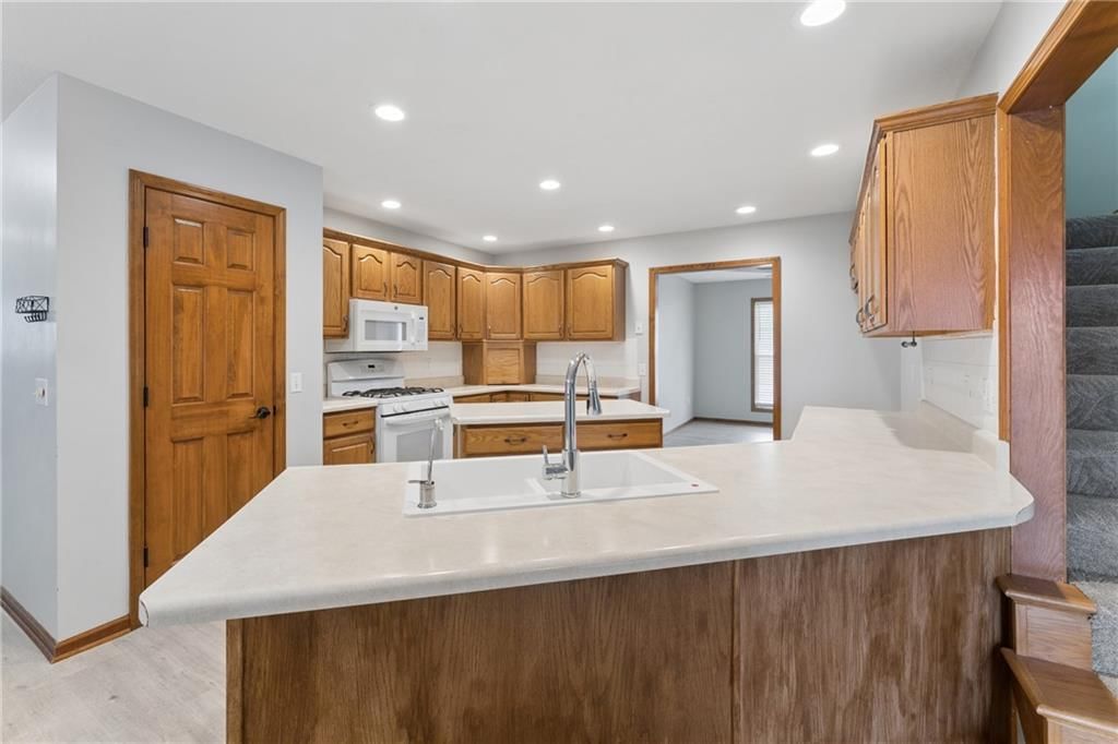513 S Travis Street — photo 12