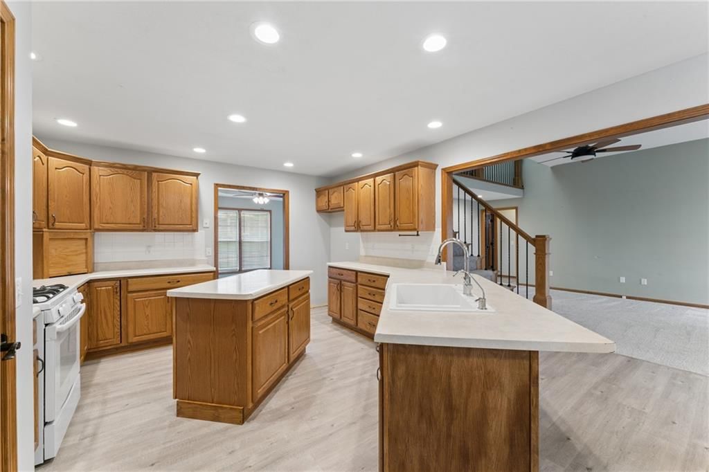 513 S Travis Street — photo 13
