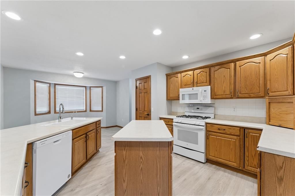 513 S Travis Street — photo 14