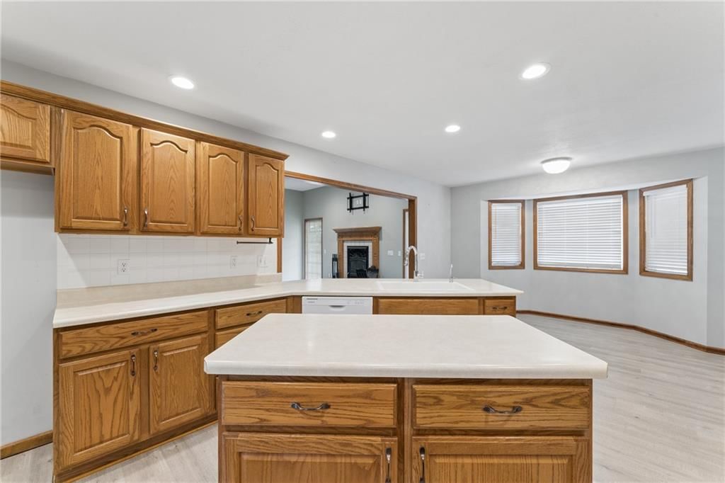 513 S Travis Street — photo 15