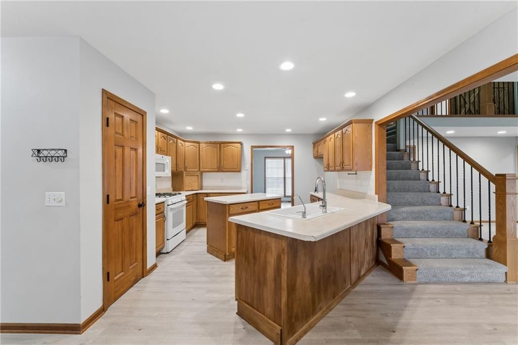 513 S Travis Street — photo 16