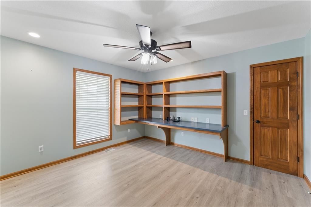 513 S Travis Street — photo 22